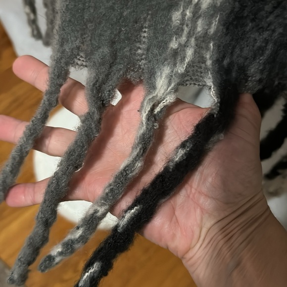 NWT jack & missy Oversized Scarf/Wrap-Plaid in Gray/Black-Twisted Fringe Detail - Picture 10 of 15